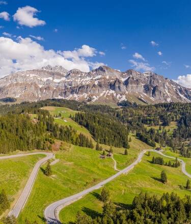 Das Alpsteingebirge (30 km) bietet einige der schönsten Wandergebiete und Landschaften der Schweiz.