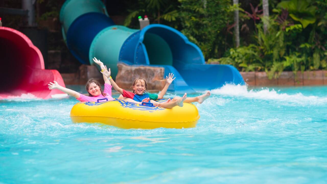 Slappna av och ha roligt på Aquapark Olomouc – ett närliggande vattenland för hela familjen.