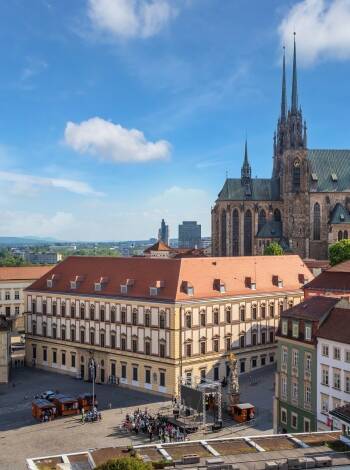 Hotellet ligger bara en timme från Brno, vilket gör det till ett smidigt val för en snabb cityweekend och utflykter i regionen.