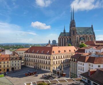 Hotellet ligger kun en times kørsel fra Brno, hvilket gør det til et praktisk valg til en hurtig storbyferie og at udforske området.