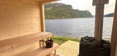 Slapp av i badstuen etter en lang dag med fjellturer og naturopplevelser.