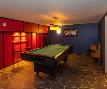 Brug fritiden på aktiviteter som billard og minigolf.