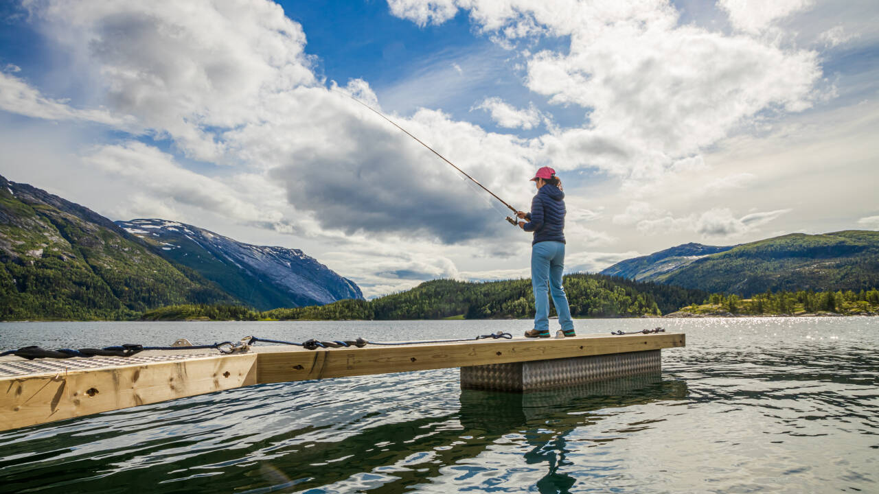 Udforsk vandreruter, fiskepladser, kano og bjerglandskaber omkring Tonstad og Sirdal.