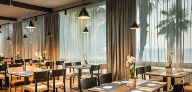 The restaurant offers a wide selection of local and international dishes, prepared with fresh ingredients.