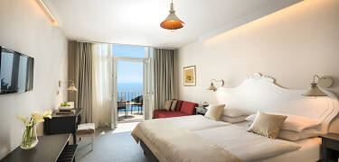 Slapp av i komfortable, renoverte og luftige rom som er tilrettelagt for et hyggelig opphold.