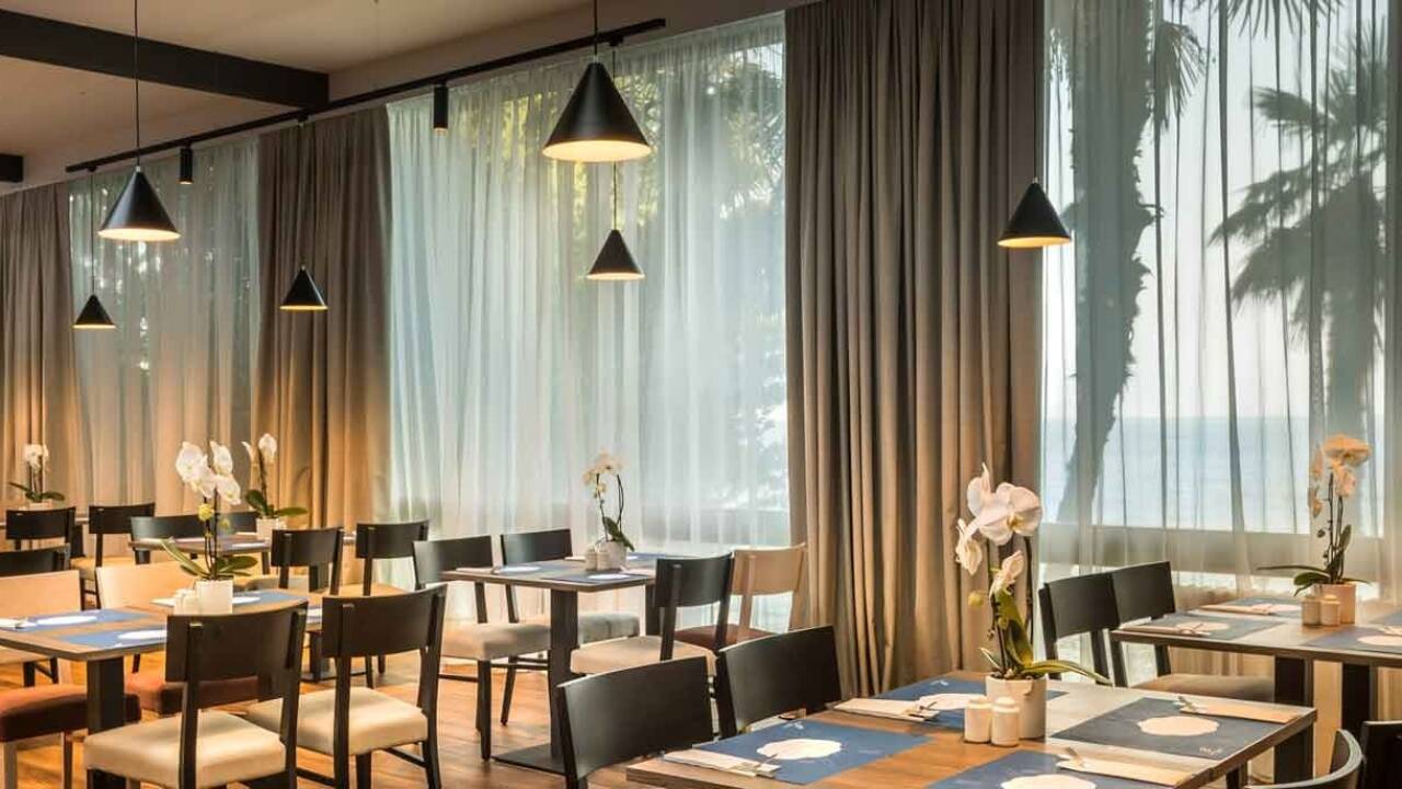 The restaurant offers a wide selection of local and international dishes, prepared with fresh ingredients.