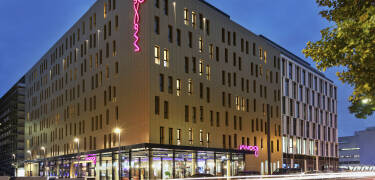 MOXY Frankfurt East offers contemporary style, practical amenities and an ideal location for exploring the city.