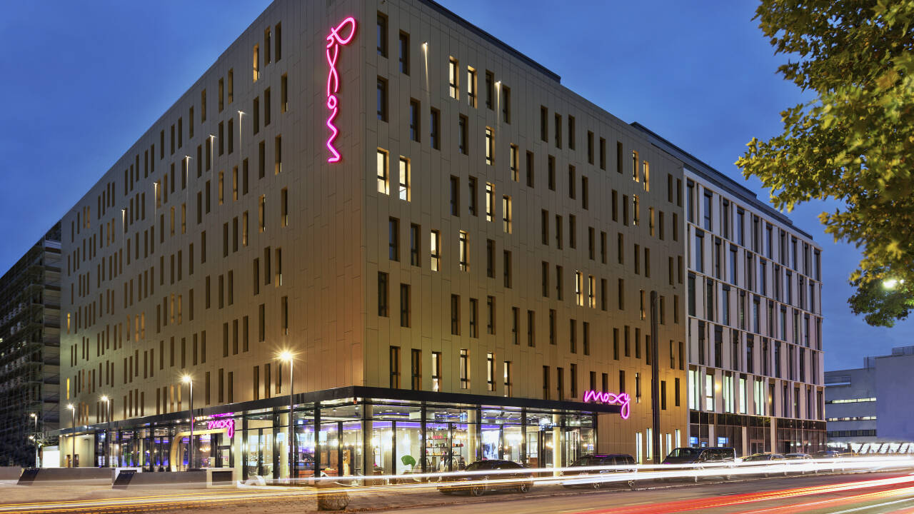 MOXY Frankfurt East erbjuder samtida stil, praktiska faciliteter och ett perfekt läge för att utforska staden.