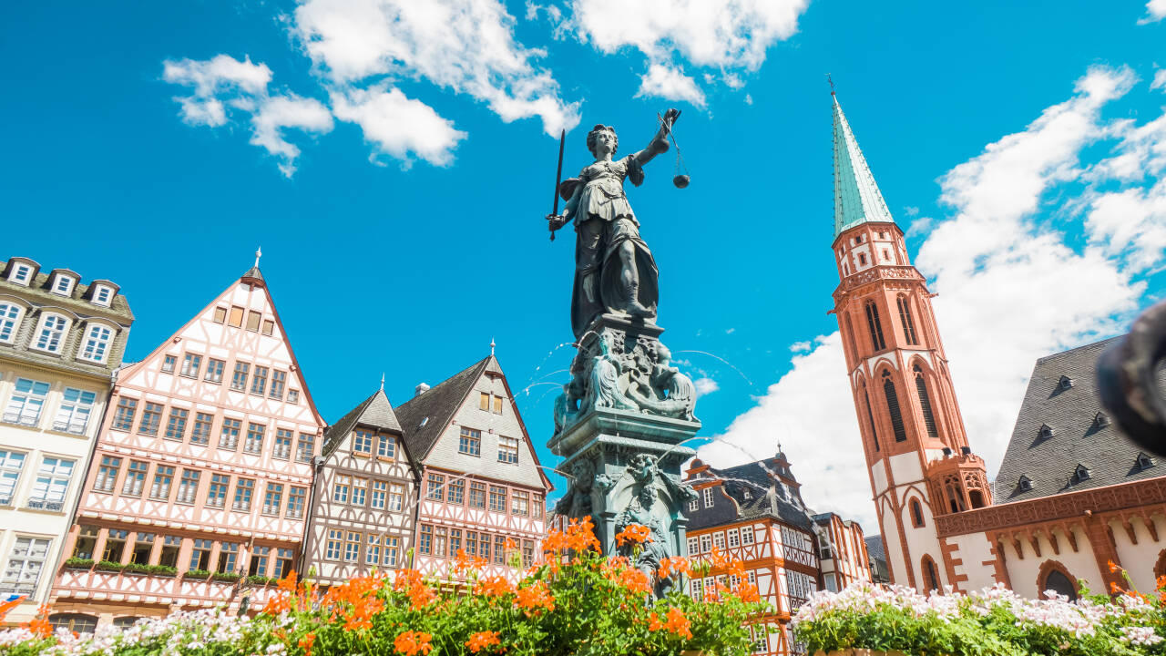 Udforsk det maleriske Römerberg, Frankfurts historiske hjerte.