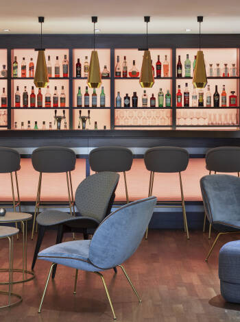 Genießen Sie Frühstück, Abendessen oder einen Drink am Abend, ohne das Hotel verlassen zu müssen.