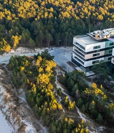Discover a unique natural setting where the sea, lake, and pine forest meet, and enjoy a relaxing stay at Hotel Shellter Resort & Spa.