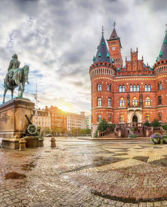 Buchen Sie Ihren Aufenthalt im Hotell Linnéa und entdecken Sie Helsingborgs reiche Geschichte und Architektur.