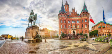 Buchen Sie Ihren Aufenthalt im Hotell Linnéa und entdecken Sie Helsingborgs reiche Geschichte und Architektur.