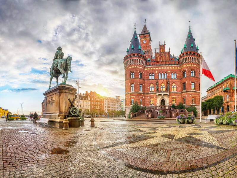 Book dit ophold på Hotell Linnéa og oplev Helsingborgs spændende historie og arkitektur.