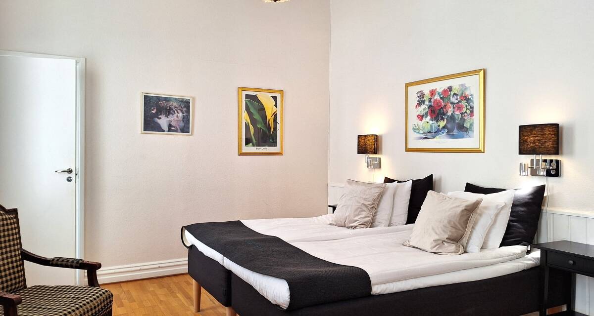 Double room w. 1 extra bed