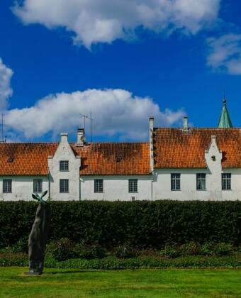 Bosjökloster er et smukt og historisk gods, du kan besøge kun 30 minutter fra hotellet.