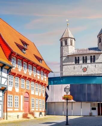Wohnen Sie nahe der historischen Altstadt von Bad Gandersheim und entdecken Sie charmante Gassen, Sehenswürdigkeiten und Kurortflair.