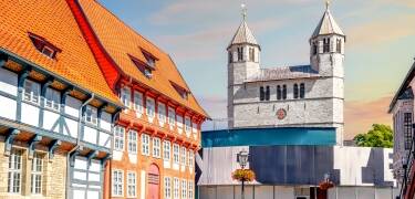 Bo tæt på Bad Gandersheims historiske gamle bydel, og oplev dens charmerende gader, seværdigheder og kurbystemning.