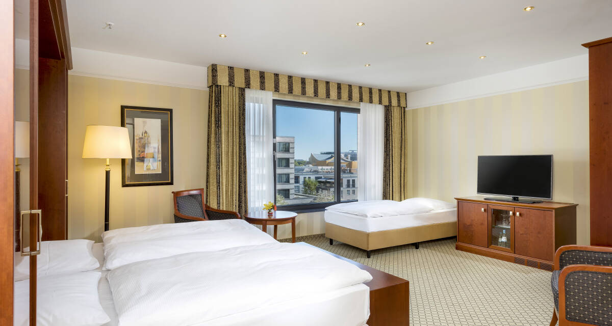 Double room w. 1 extra bed