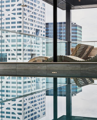 Der elegante Wellnessbereich bietet einen Infinity-Pool, eine finnische Sauna, ein Dampfbad und ein modernes Fitnessstudio.