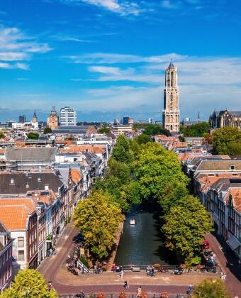 Hotellet ligger ved Utrecht Centraal og gir enkel tilgang til byen.