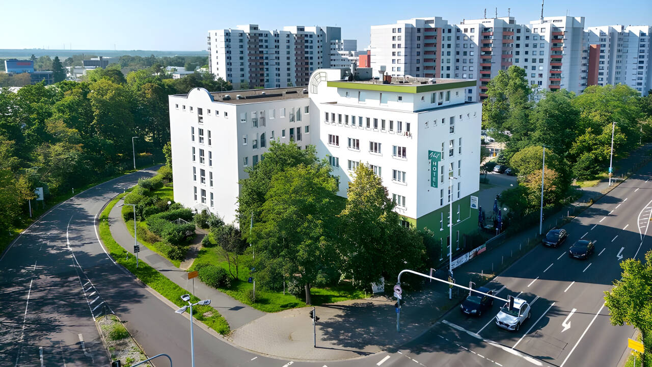 Den nærliggende motorveien A5 gjør ACHAT Hotel Darmstadt Griesheim til et praktisk stoppested eller utgangspunkt for å utforske Rhinen-Main-regionen.