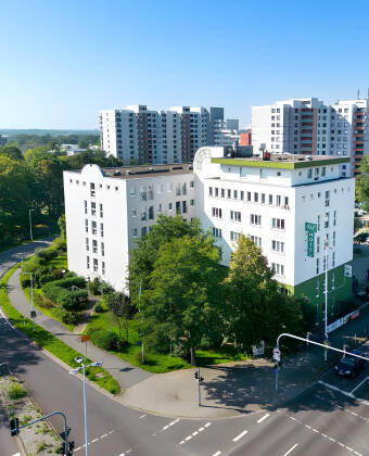 Den nærliggende A5-motorvej gør ACHAT Hotel Darmstadt Griesheim til et praktisk stop eller udgangspunkt for at udforske Rhinen-Main-regionen.