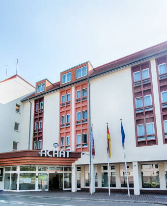 Centrally located in Neustadt an der Weinstraße, ideal for exploring the town and surrounding wine region.