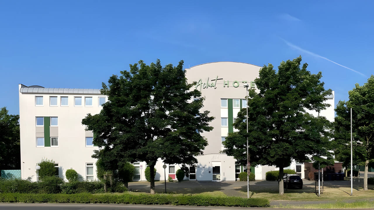 ACHAT Hotel Monheim am Rhein placerar dig mellan Düsseldorf och Köln, bara en kort promenad från Monheims historiska gamla stad.