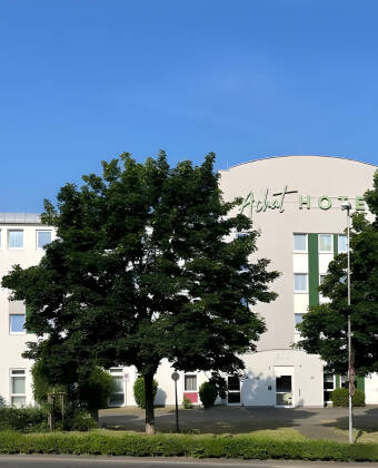 ACHAT Hotel Monheim am Rhein ligger mellom Düsseldorf og Köln, bare en kort spasertur fra Monheims historiske gamleby.