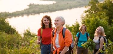 Hiking and cycling routes reveal the surrounding mountain scenery.