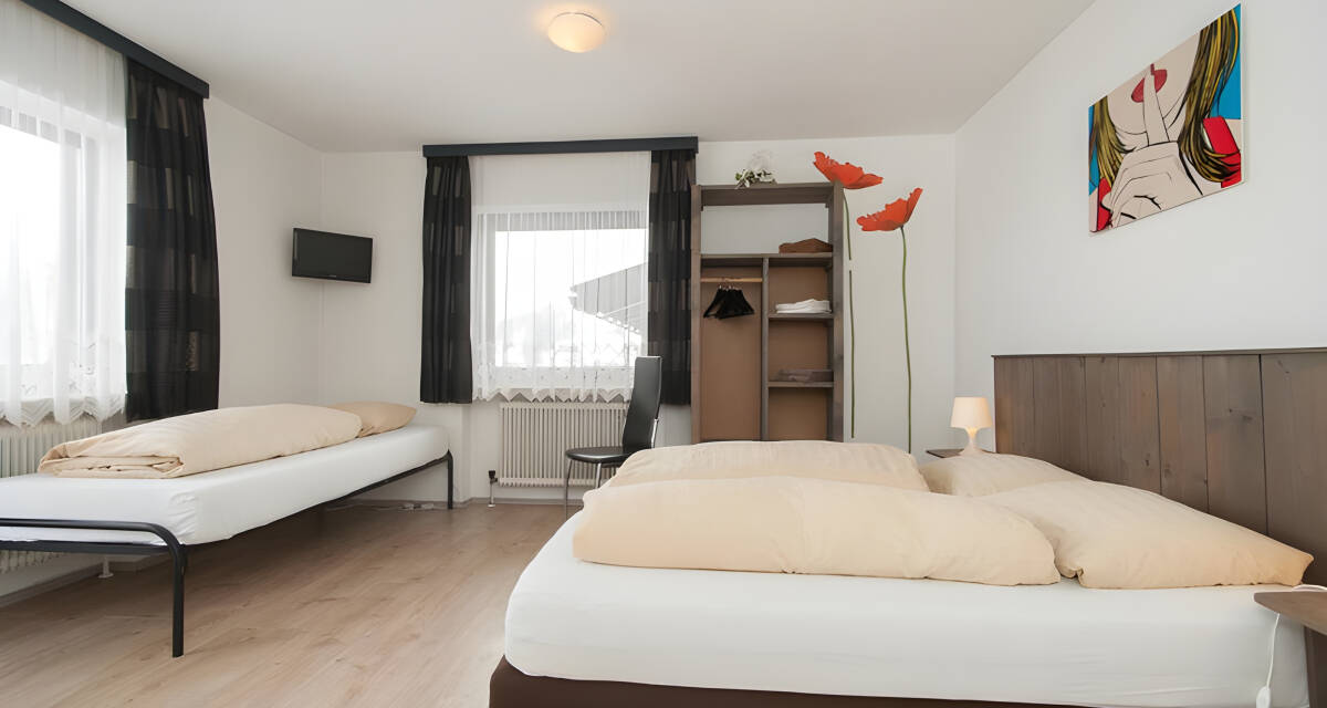 Double room w. 1 extra bed
