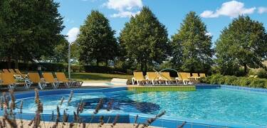 Hotellet har ett wellnessområde med olika bad, bastur samt en inomhus- och en utomhuspool.
