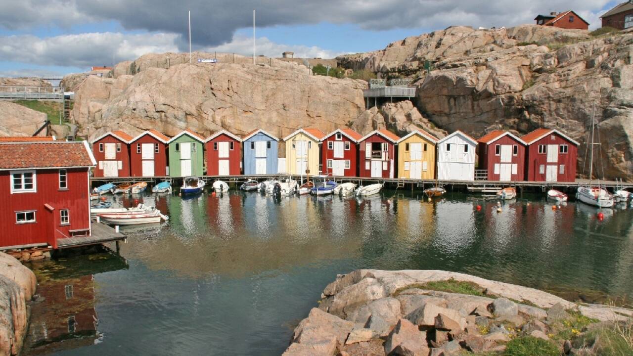 Besøg de maleriske fiskeribyer og oplev den naturlige skønhed af Sveriges smukke vestkyst.
