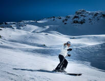 Im Winter gibt es eine gute Möglichkeit Ski zu fahren. Hier befindet sich das Högfjället Skigebiet direkt vor der Tür