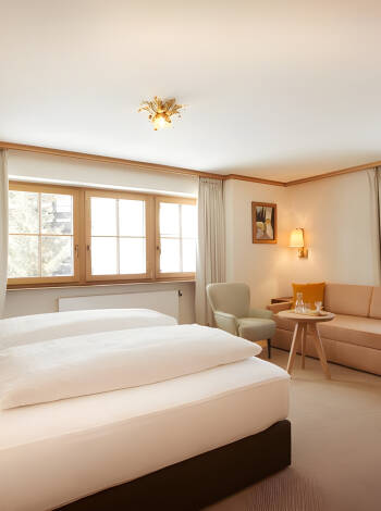 Komfortable Betten, hochwertige Materialien und stilvolle Möbel machen das 5*-Hotel einzigartig.