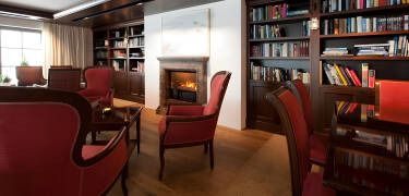Das Hotel Sonnenburg ist ein Literaturhotel: ein Salon mit über 1.000 deutsch- und englischsprachigen Büchern, Lesungen und andere Events rund ums Buch erwarten Sie hier.