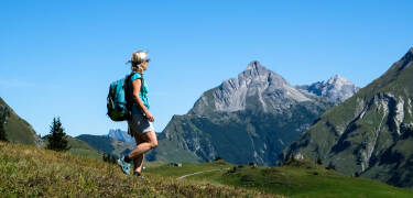 Rund um den Arlberg warten auf Sie 350 km Wanderwege in allen Schwierigkeitsstufen, Mountainbike-Trails und Radwege für Genussradler.