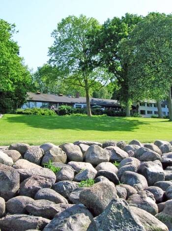 Das Hotel Strandparken liegt direkt am Holbæk Fjord, nur 1 km vom Zentrum entfernt.