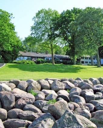 Das Hotel Strandparken liegt direkt am Holbæk Fjord, nur 1 km vom Zentrum entfernt.
