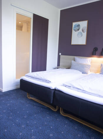 Das Hotel Strandparken verfügt über Familienzimmer mit Zustellbetten, die für 3 oder 4 Personen geeignet sind.