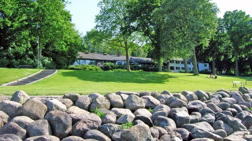 Hotel Strandparken is located right down by Holbæk Fjord in lovely surroundings.