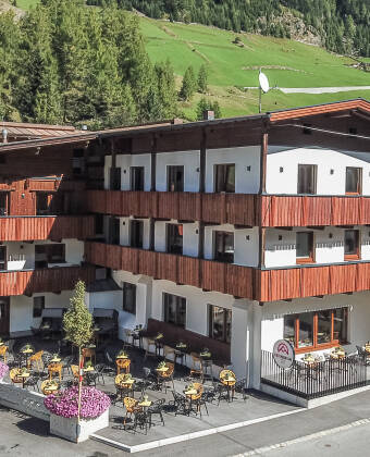 Das Hotel liegt in einer wunderschönen Gegend im Bergdorf Gries, ca. 100m über dem Meeresspiegel