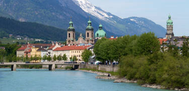 Innsbruck ligger ca 45 minuters bilfärd från hotellet och är en spännande stad, som passar bra för en dagsutflykt.