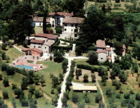 Besök olivgården Villa Stabbia, som ägs av danska Tine och hennes italienske man.