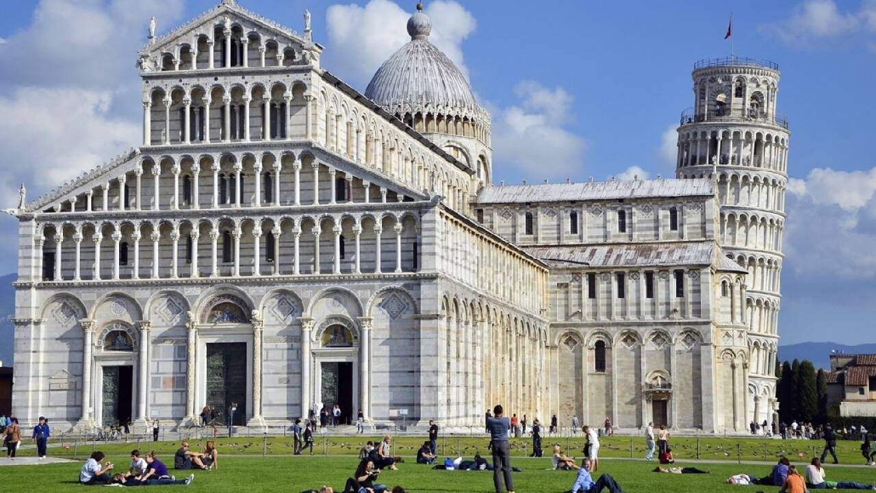 Besøg Pisa og se det Skæve Tårn, som bare er imponerende.