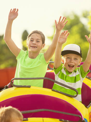 Tag hele familien med i Djurs Sommerland, kun 25 minutters kørsel fra Kysthotellet