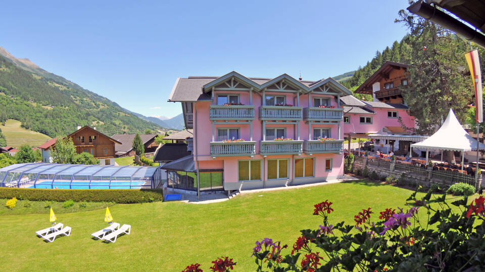 The hotel is set in beautiful surroundings with fantastic skiing and hiking opportunities nearby