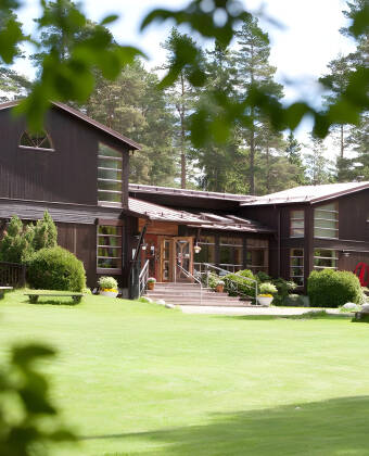 Das Mullsjö Hotell liegt idyllisch in der Nähe vom Mullsee, nur 25 km nordwestlich von Smålands "Hauptstadt" Jönköping.