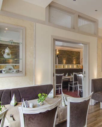 Starta och avsluta dagen på bästa sätt, med god mat i hotellets restaurang.